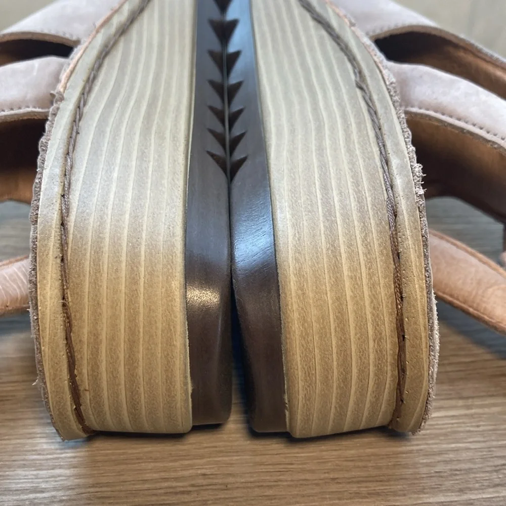 Naot verbena cutout leather sandal tan caramel 38/7,5